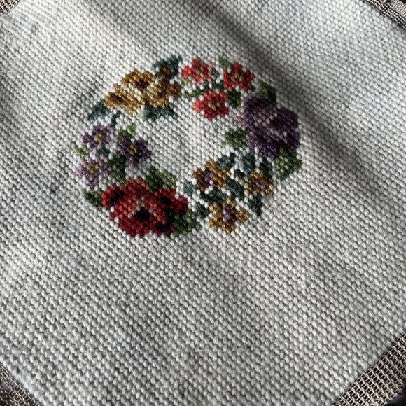 Preworked Handmade Needlepoint Roses Floral Wreath Cream Completed Finished - Picture 4 of 8